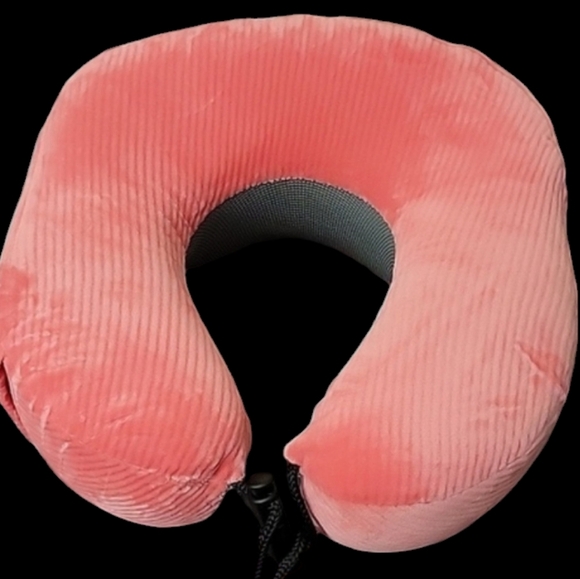 ⭐️CLEARANCE⭐️ Umerci Memory Foam Travel Pillow - Picture 1 of 7